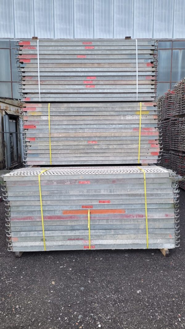 Complete 180 m² ALTRAD multidirectional scaffolding set – used, near new condition