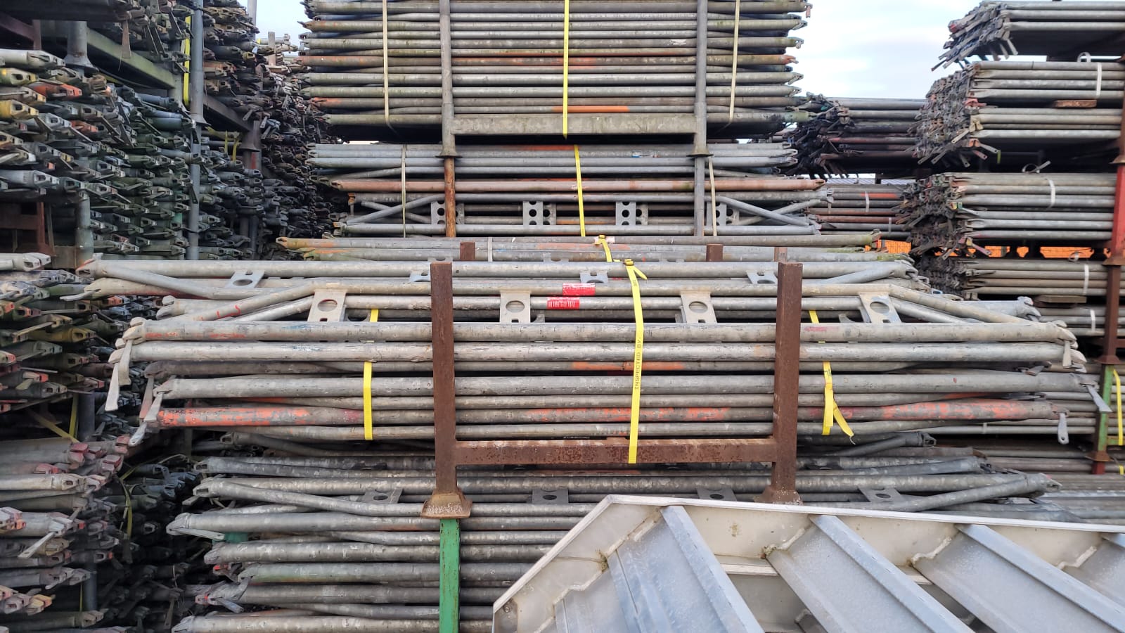 Complete 500 m² Altrad Multidirectional Scaffolding Package – Used, Excellent Condition