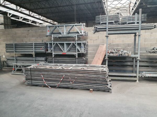 Complete 280 m² Layher Universal multidirectional scaffolding set – used, near new condition