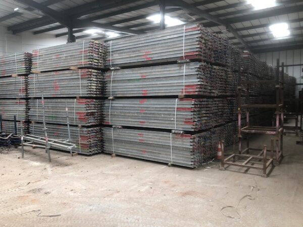 Complete 150 m² ALTRAD multidirectional scaffolding set – used, near new condition